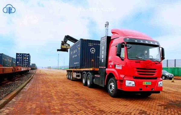 看,氫氣重卡來了!天津貨運(yùn)零排放示范助力“雙碳”.jpg 看,氫氣重卡來了!天津貨運(yùn)零排放示范助力“雙碳”.jpg