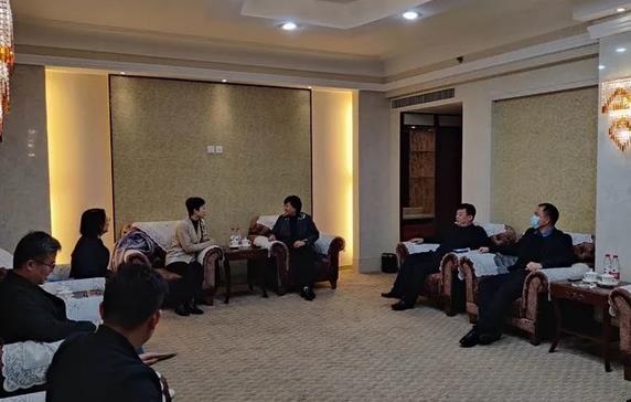 臺(tái)前縣長(zhǎng)李志華帶領(lǐng)團(tuán)隊(duì)赴北京與中國氫能有限公司對(duì)接合作項(xiàng)目.jpg 臺(tái)前縣長(zhǎng)李志華帶領(lǐng)團(tuán)隊(duì)赴北京與中國氫能有限公司對(duì)接合作項(xiàng)目.jpg