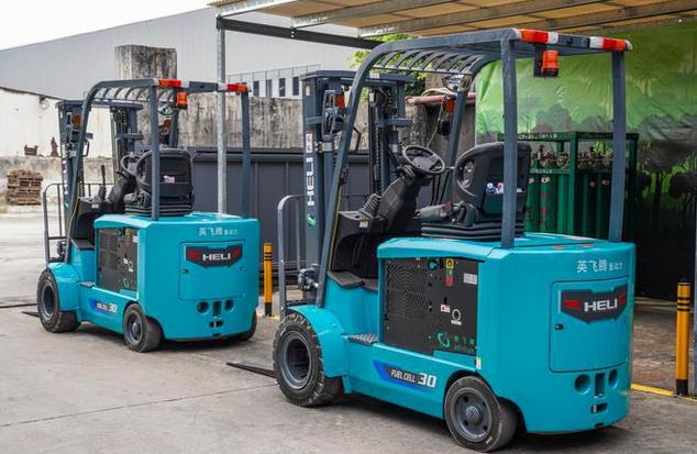 氫能玩出新寬度!我國第一臺氫能叉車應(yīng)用整體解決方案在南海落地.jpg 氫能玩出新寬度!我國第一臺氫能叉車應(yīng)用整體解決方案在南海落地.jpg