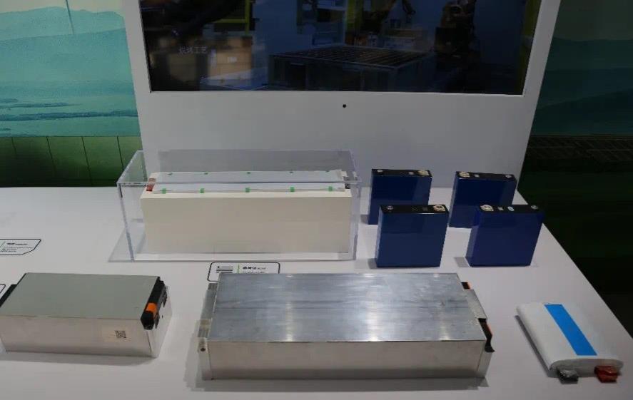 鄂爾多斯:傳統(tǒng)產(chǎn)業(yè)智慧升級,全力打造“風(fēng)光氫儲車”產(chǎn)業(yè)集群.jpg 鄂爾多斯:傳統(tǒng)產(chǎn)業(yè)智慧升級,全力打造“風(fēng)光氫儲車”產(chǎn)業(yè)集群.jpg