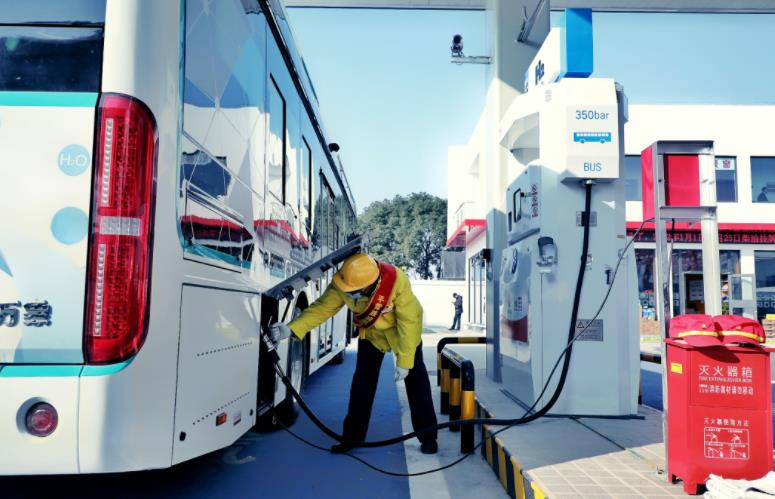 建設(shè)國際氫能谷!上海臨港新片區(qū)平霄路油氫合建站正式投運(yùn).jpg 建設(shè)國際氫能谷!上海臨港新片區(qū)平霄路油氫合建站正式投運(yùn).jpg