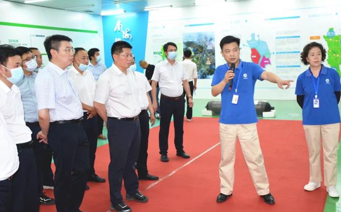 在愛德曼氫能源裝備有限公司,蘇永忠與企業負責人深入交流 在愛德曼氫能源裝備有限公司,蘇永忠與企業負責人深入交流