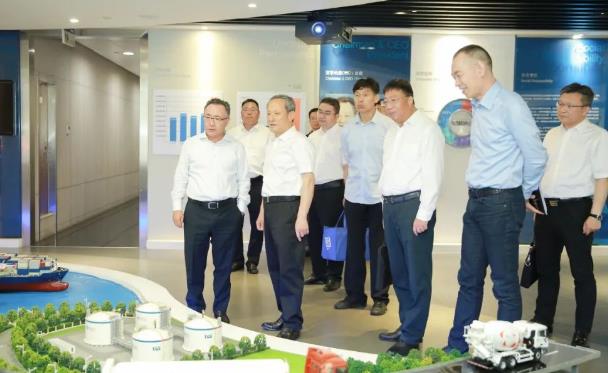 參觀中集業務展廳 參觀中集業務展廳