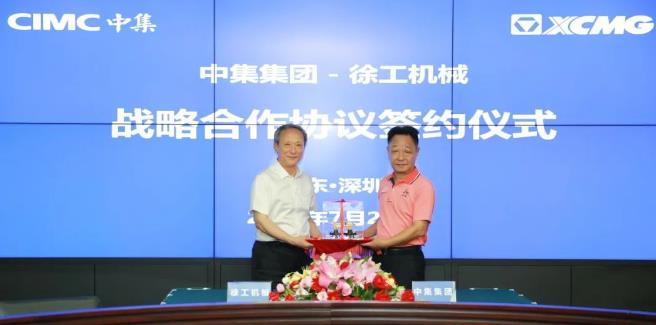 麥伯良與王民互相贈送禮物 麥伯良與王民互相贈送禮物