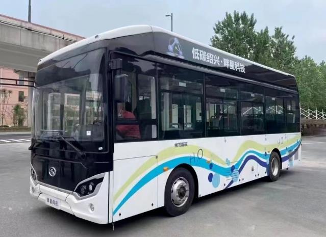 紹興首輛自主研發(fā)的氫能大巴榮獲市場準(zhǔn)入.jpg 紹興首輛自主研發(fā)的氫能大巴榮獲市場準(zhǔn)入.jpg