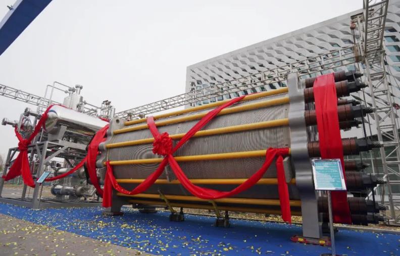 全球首臺套單體電解制氫裝備在中船七一八所下線.jpg 全球首臺套單體電解制氫裝備在中船七一八所下線.jpg