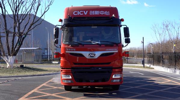 飛馳科技聯(lián)合國汽智聯(lián)發(fā)布國內首臺L4級自動駕駛氫燃料電池重卡.jpg