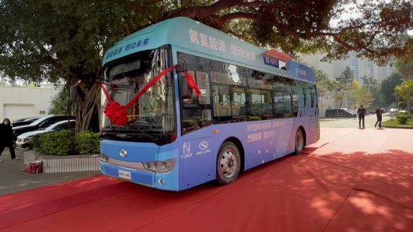 全國首輛氨氫燃料電池客車啟動暨簽約儀式舉行.jpg