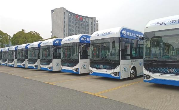 80kW燃料電池發(fā)動機,鋒源氫能助力平湖氫能公交示范投運!.jpg 80kW燃料電池發(fā)動機,鋒源氫能助力平湖氫能公交示范投運!.jpg