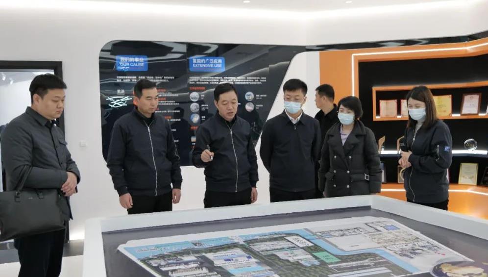 盤錦市盤山縣縣長(zhǎng)劉鵬飛一行考察上海驥翀.jpg 盤錦市盤山縣縣長(zhǎng)劉鵬飛一行考察上海驥翀.jpg