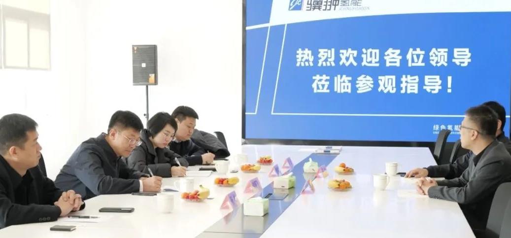 盤錦市盤山縣縣長(zhǎng)劉鵬飛一行考察上海驥翀.jpg 盤錦市盤山縣縣長(zhǎng)劉鵬飛一行考察上海驥翀.jpg