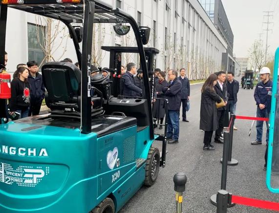 翼迅創(chuàng)能參與嘉興市氫能裝備應(yīng)用場景座談會(huì),打造全新場景助力嘉興氫能發(fā)展.jpg 翼迅創(chuàng)能參與嘉興市氫能裝備應(yīng)用場景座談會(huì),打造全新場景助力嘉興氫能發(fā)展.jpg