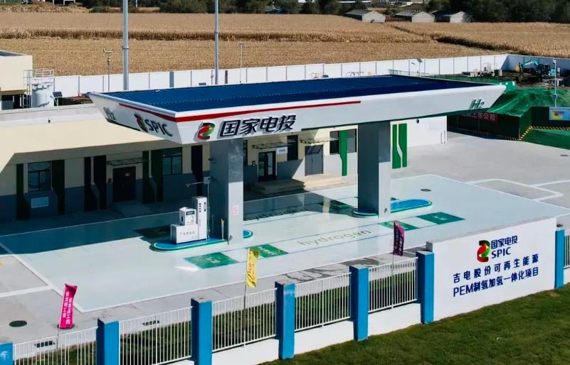 吉電股份中韓示范區(qū)“可再生能源+PEM制氫+加氫”一體化場站.jpg