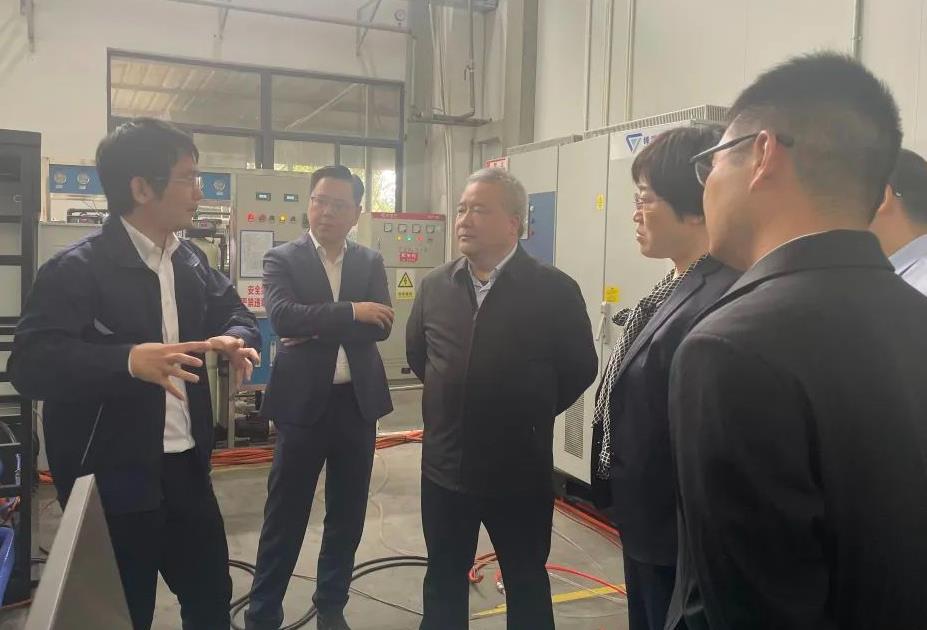 領導一行蒞臨鋒源氫能調研.jpg