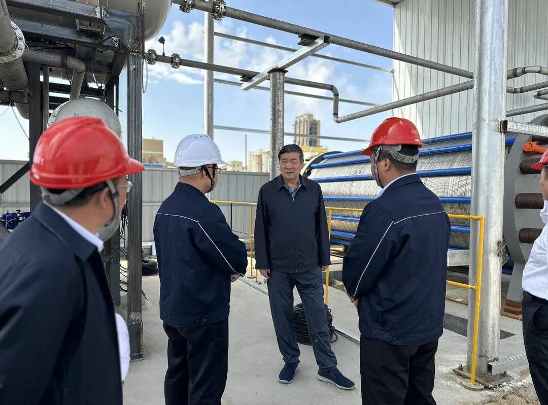 王文彪董事長多次蒞臨測試中心指導工作.jpg