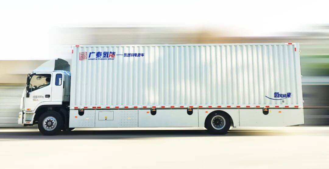 廣泰氫能旗下首批35臺搭載著捷氫科技燃料電池系統的物流車正式上牌并投入運營.jpg