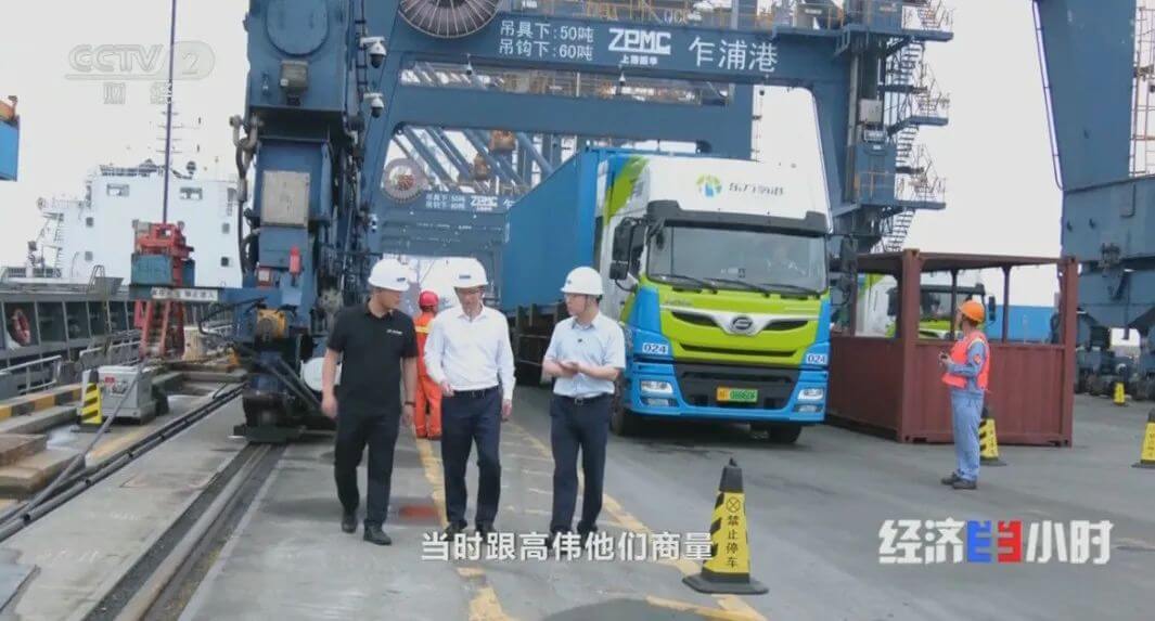 央視財經頻道《經濟半小時》關注羚牛氫能嘉興港區重卡應用場景-3.jpg