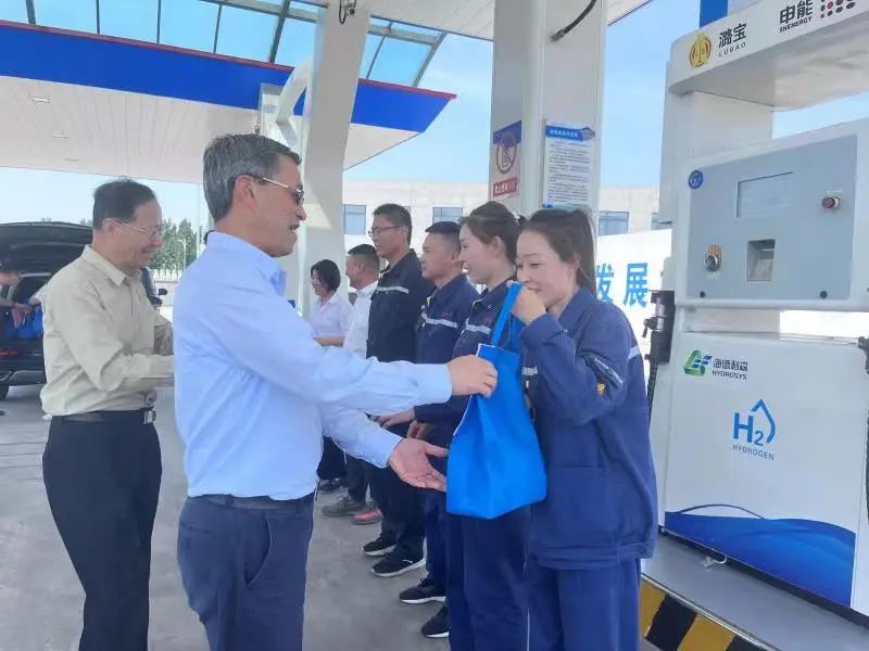 申能集團領(lǐng)導(dǎo)赴山西能創(chuàng)氫能企業(yè)現(xiàn)場開展實地調(diào)研-1.jpg