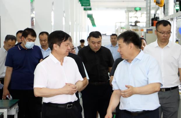 國(guó)家能源局一行領(lǐng)導(dǎo)蒞臨海泰新能考察交流.jpg 國(guó)家能源局一行領(lǐng)導(dǎo)蒞臨海泰新能考察交流.jpg