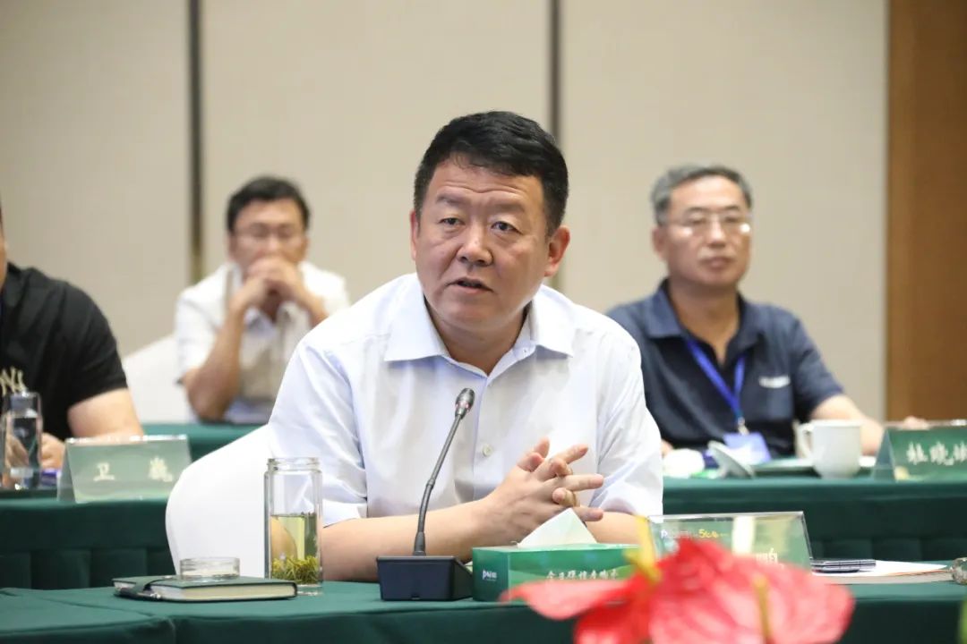 100多位專家走進鵬飛觀摩座談 助推氫能發展4.jpg