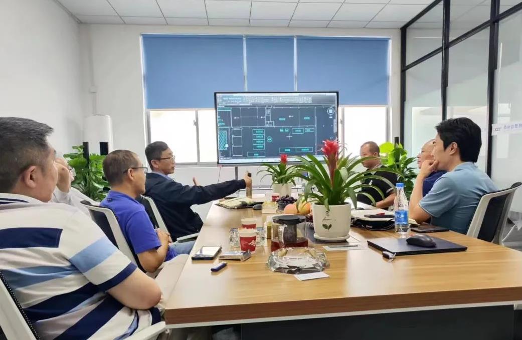 項(xiàng)目團(tuán)隊(duì)領(lǐng)導(dǎo)一行蒞臨鑫思創(chuàng)參觀交流.jpg